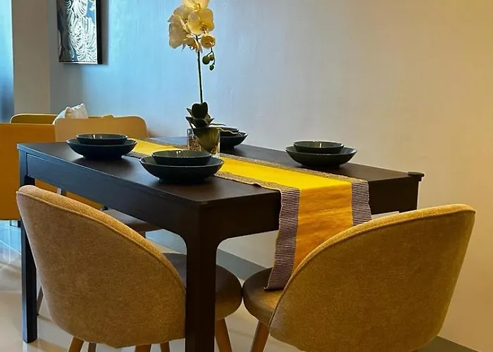 Uptown Parksuites Tower Two - Bgc Taguig,